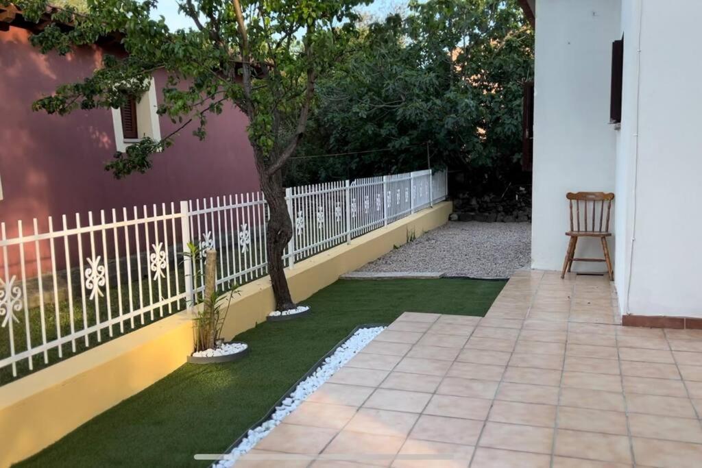 Comoda Villetta Con Giardino San Teodoro  Exterior photo